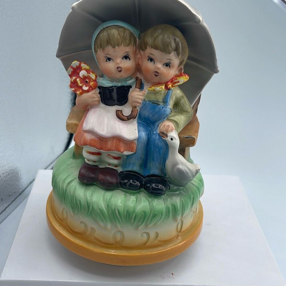 Vintage MCM Himark Japan music box boy girl under umbrella